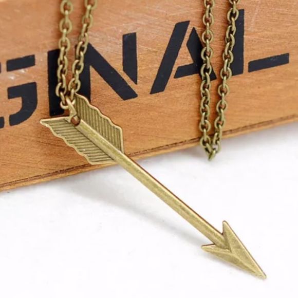 {ADELLE} boho bronze arrow pendant necklace - Picture 3 of 5